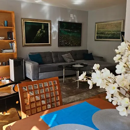 Old Bell Apartment *