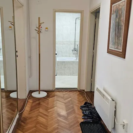 Old Bell With Garage For Smaller Cars Σαράγεβο