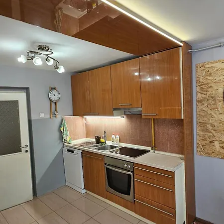 Apartment Old Bell With Garage For Smaller Cars *