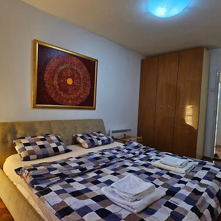 Old Bell Apartment *