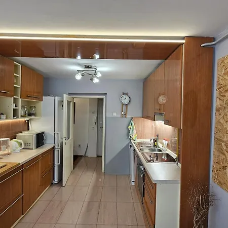 Old Bell Apartment *