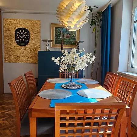 Old Bell Apartment *